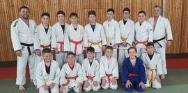 Žáci Judo SG s trenéry Šimsou a Dolejšem.jpg